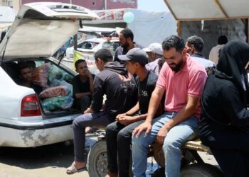 “مواصلات غير آمنة ووقود باهظ وشحيح”، سكان غزة يواجهون مشقة التنقل