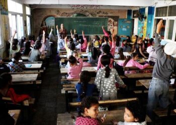 بعد عامين من الانقطاع، أطفال غزة يعودون إلى التعلم وسط الدمار والأمل