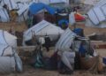 غزة – 570 ألف لتر وقود تدخل عبر كرم أبو سالم، والظروف المعيشية لا تزال مزرية في مواقع النزوح