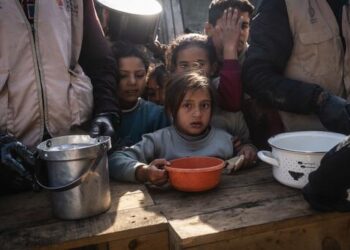 شاحنة وقود أممية تتعرض للقصف في غزة، واستمرار عنف المستوطنين في الضفة الغربية
