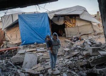 استمرار الهجمات في غزة يعرض المدنيين للخطر، ومزيد من النزوح في الضفة الغربية