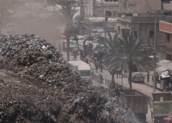 تقارير عن دخول مسلحين إلى موقع لإدارة النفايات الصلبة في غزة، ونائبة المنسق الأممي تزور القطاع